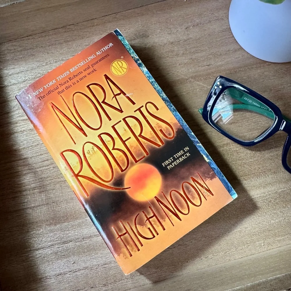 📚3 for $15 | High Noon by‎ Nora Roberts | Romantic Suspense Paperback